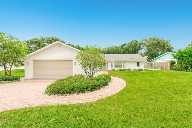 Photo - Coastal Elegance in Ponce Inlet’s Light Ho... House