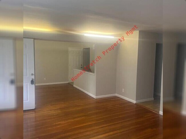 Building Photo - 10233 CEDARHURST DR