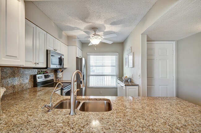 Building Photo - 6294 Bahia Del Mar Cir