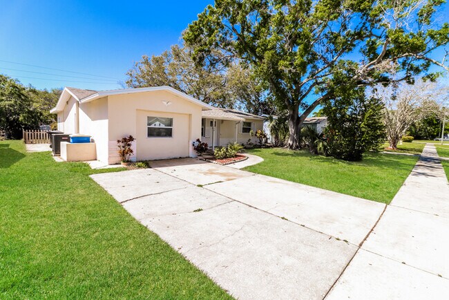 Foto del edificio - 1588 Eunice Ln