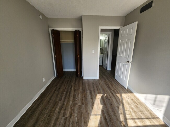 Building Photo - 116 Shepard St