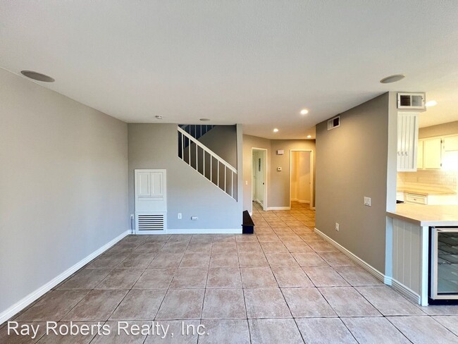 Building Photo - 3 br, 2.5 bath House - 2530 BACK BAY LOOP #40