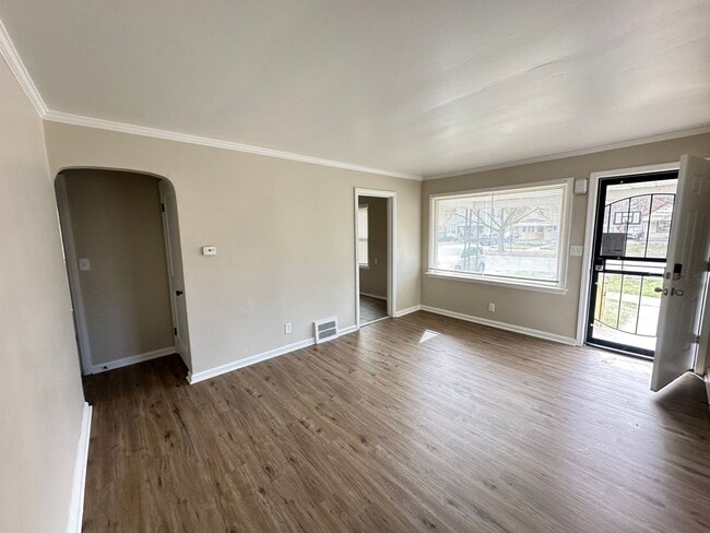 Building Photo - Fully Renovated 3-Bedroom Home  Move-In Re...