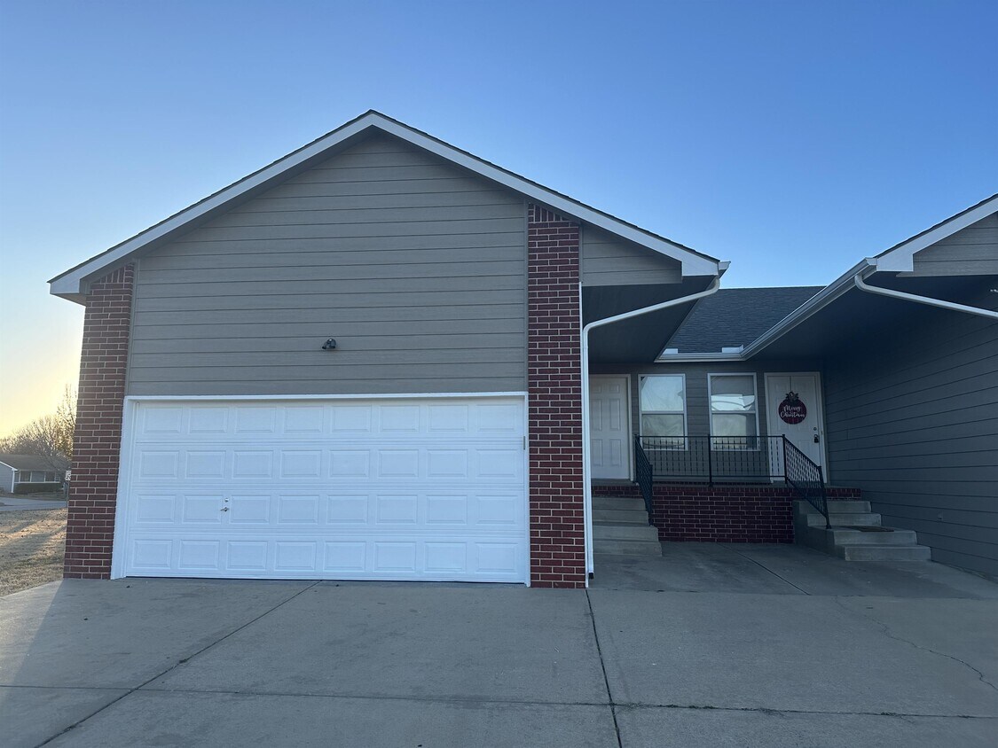 1006 E Karla Ct Unit 1, Haysville, KS 67060 Room for Rent in