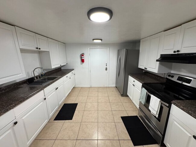 Foto del edificio - 2737 Garden St