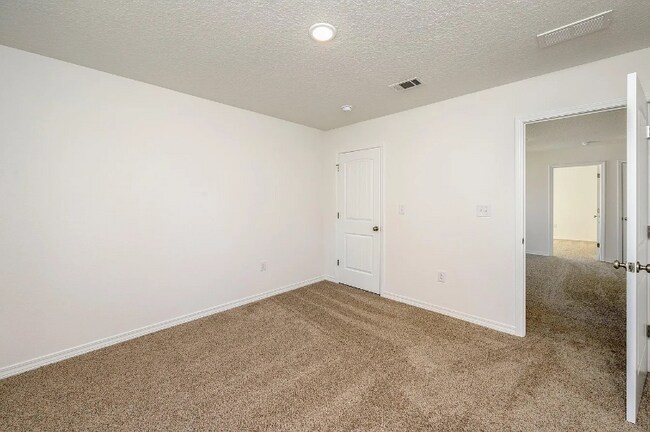 Building Photo - 4890 Kensington Ln