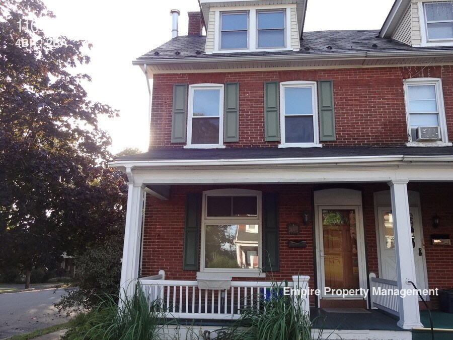 Primary Photo - 1101 Maple St