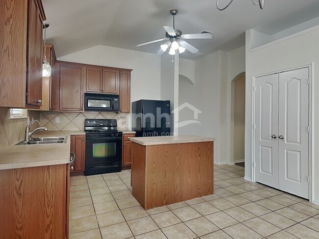 Foto del edificio - 485 Sausalito Dr