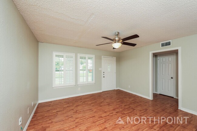 Foto del edificio - 3 BR/2BA | Newly Renovated Single Family Home | Great backyard| In Forney!