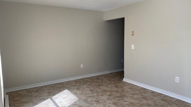 Building Photo - 2107 Staunton Ave NW