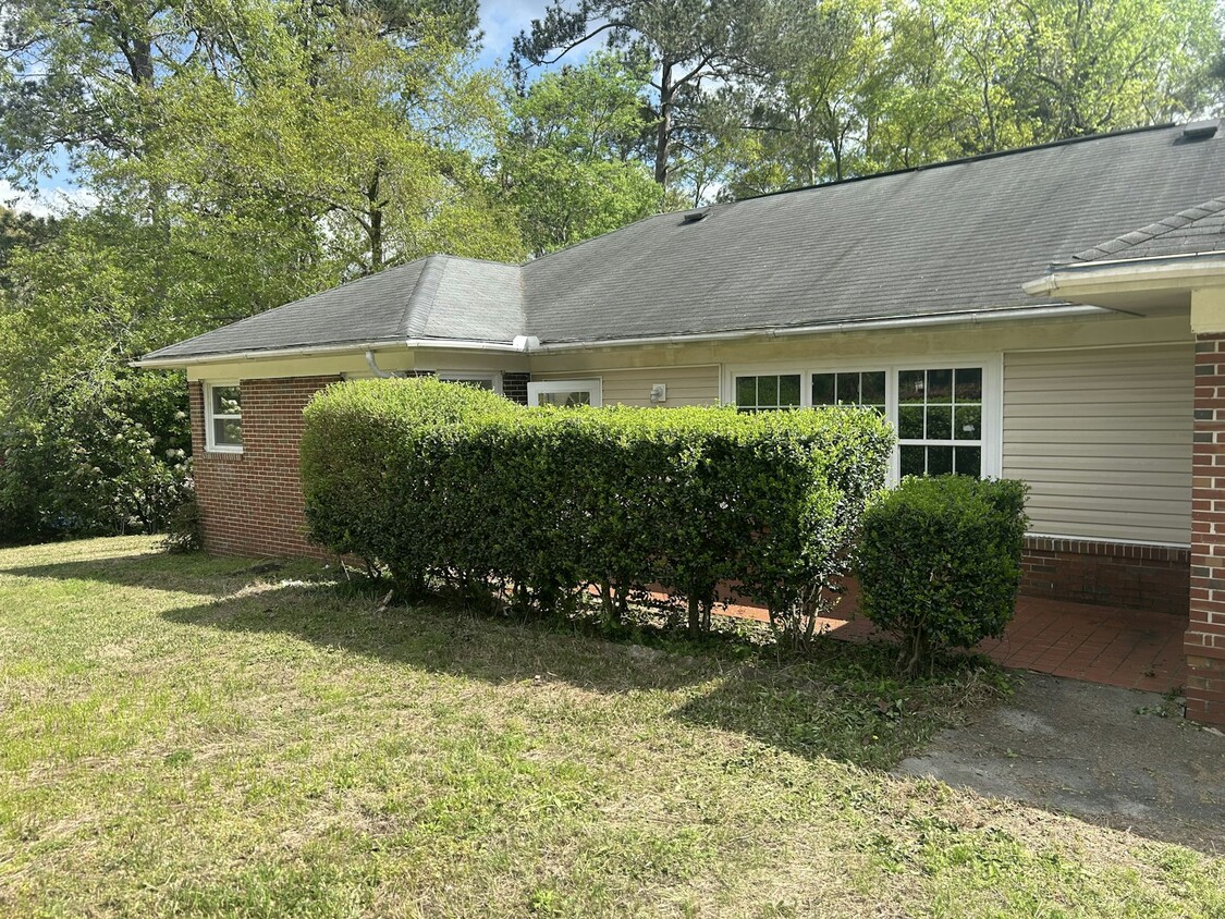 Primary Photo - 1011 Ave Of Pines