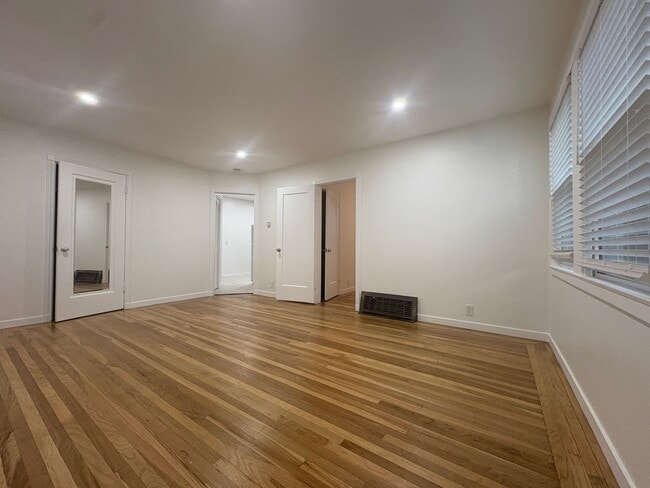 Building Photo - Downtown Palo Alto Living – 1 Bedroom Apar...