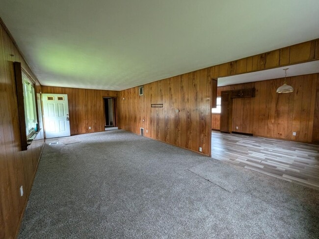 Building Photo - 2494 E 39th St