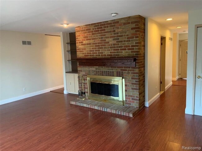 Foto del edificio - 6320 Laurentian Ct