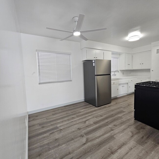 Building Photo - Beautiful Spacious 1 Bed/1 Bath Apartment with Parking $1775