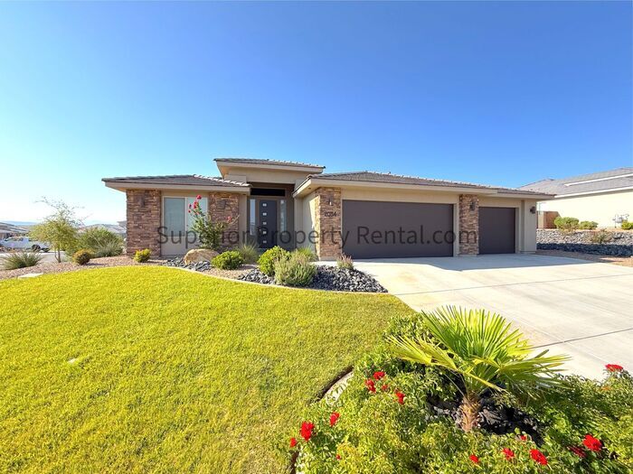Foto principal - 4 bed, 2 bath home w/2car garage