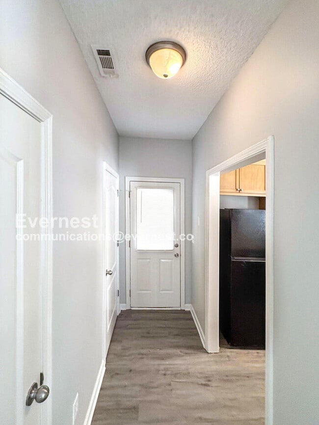 Foto del edificio - 8622 Thomas Rd