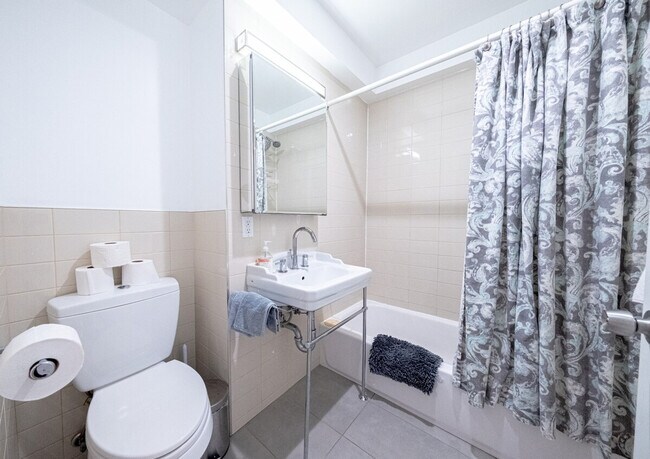 Foto del edificio - 230 W 113th St