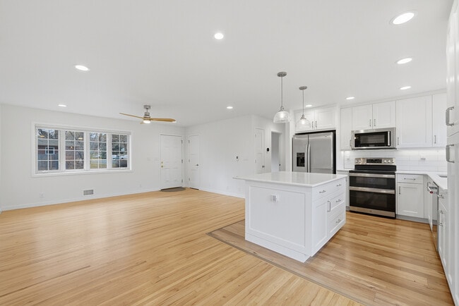 Building Photo - 3505 Martin Dr