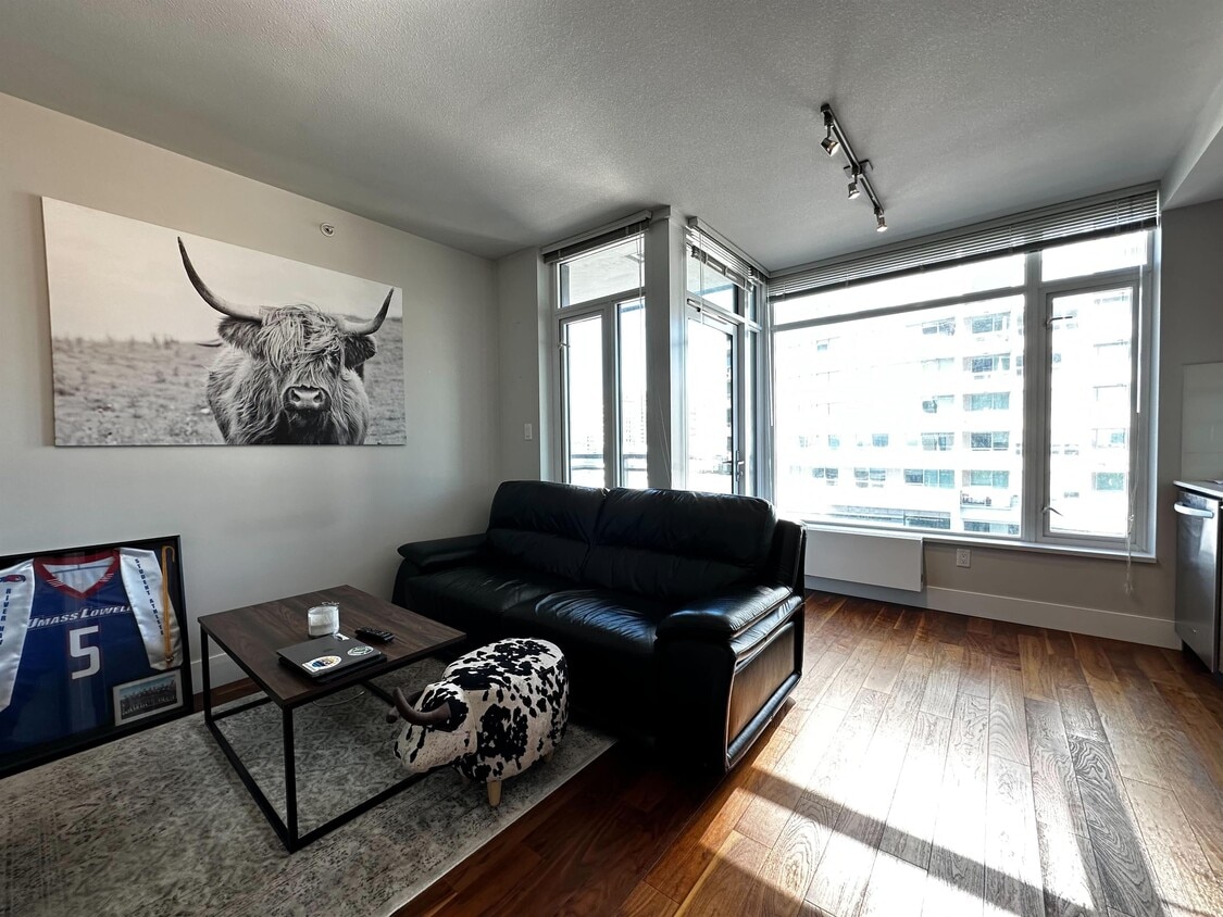 Photo principale - 111 13th St E