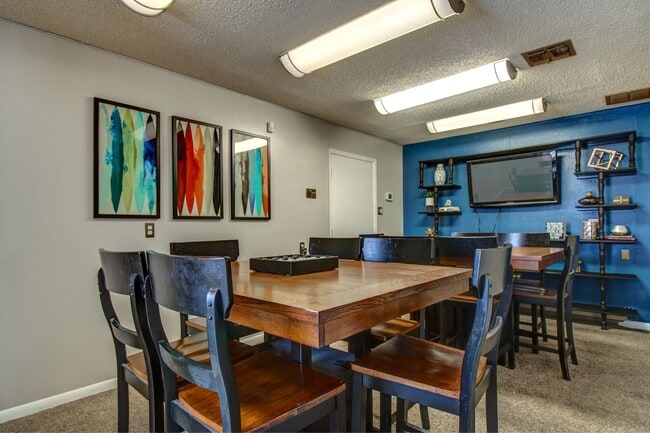 Building Photo - Oak Terrace