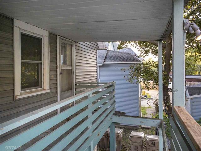 Balcony - 2416 E Washington Ave