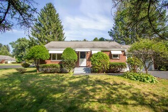 Building Photo - 11 Brookwood Dr