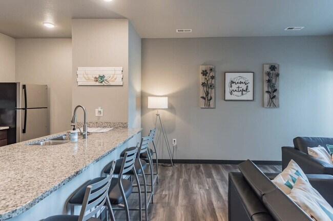 Building Photo - 1206 S 4th St