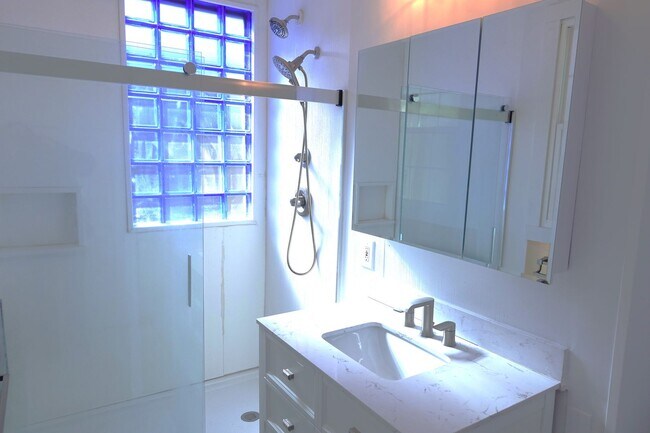 Foto del edificio - 15 Greeley Ave