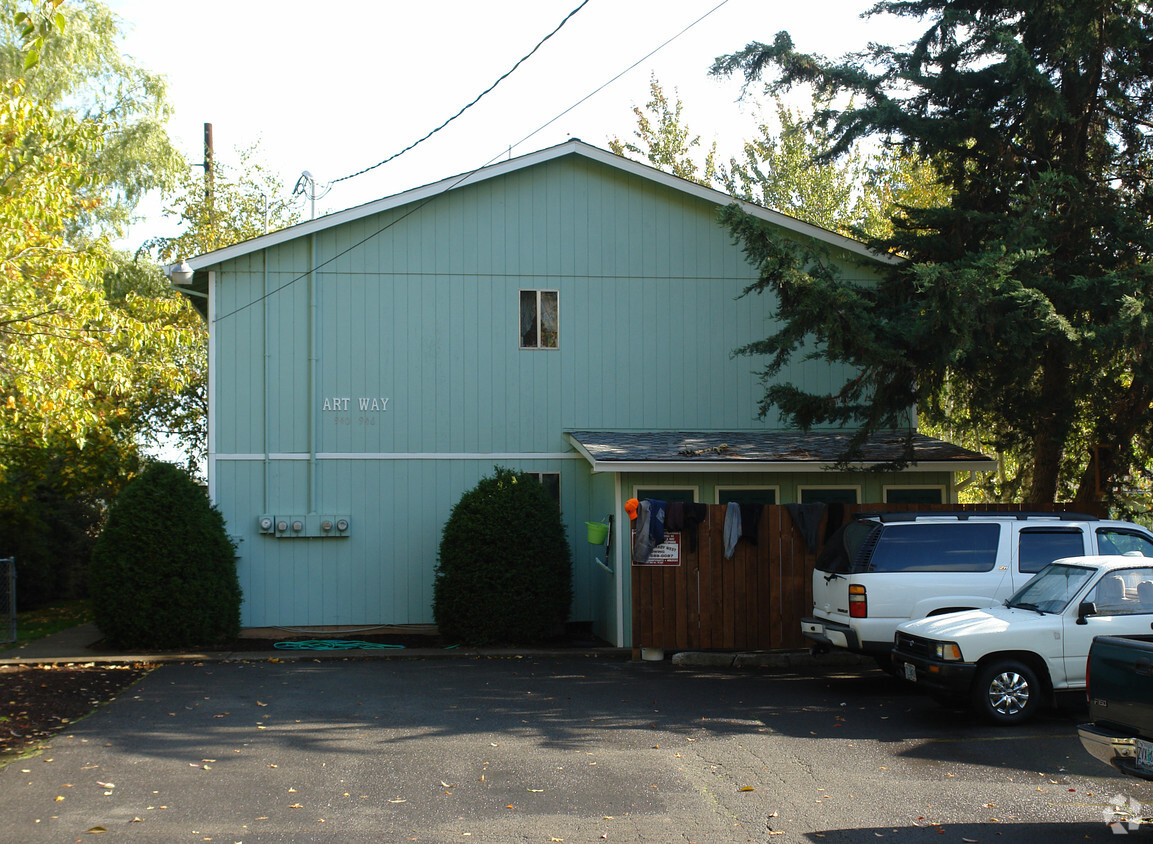 Building Photo - 940-946 Arthur Way NW