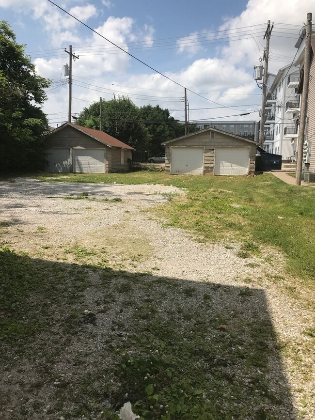 Building Photo - Cherry Street Duplex