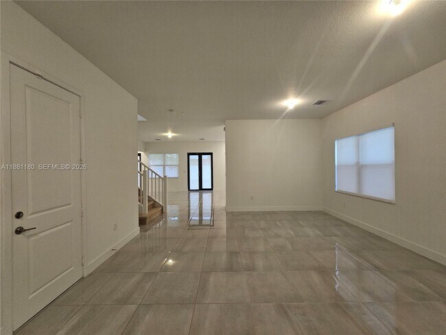 Foto del edificio - 4578 SW 174th Ave