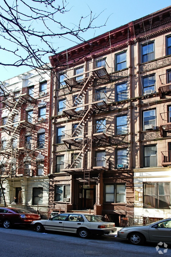 Building Photo - 210 W 80th St