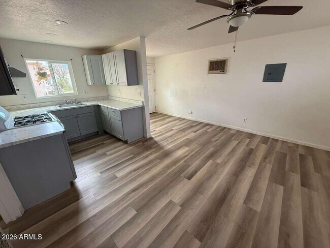 Foto del edificio - 1258 E 15th St