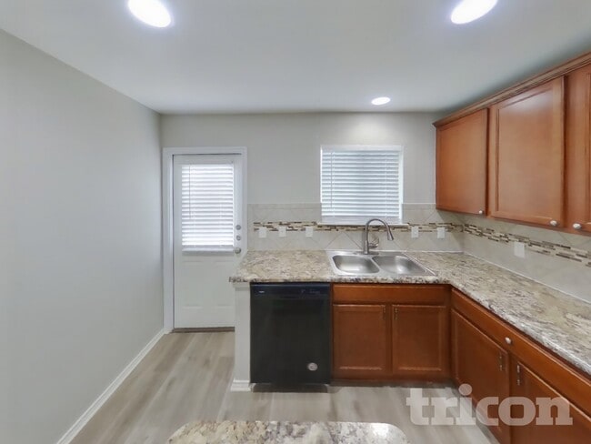 Building Photo - 13271 Cipresso Palco