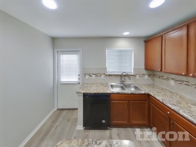 Foto del edificio - 13271 Cipresso Palco