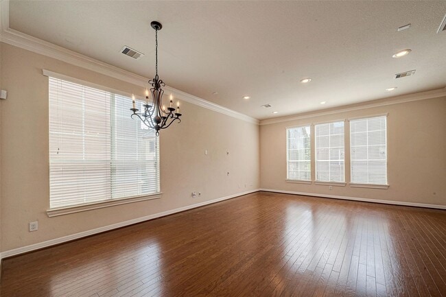 Building Photo - 3302 Clearview Cir