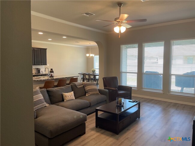 Building Photo - 7220 Rosado Dr