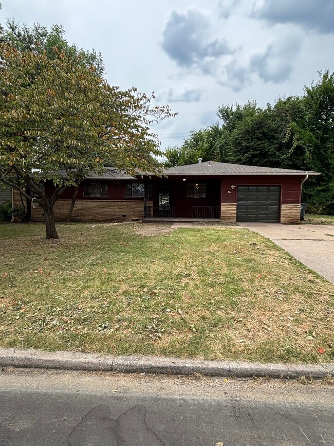 Building Photo - 852 N Xenophon Ave