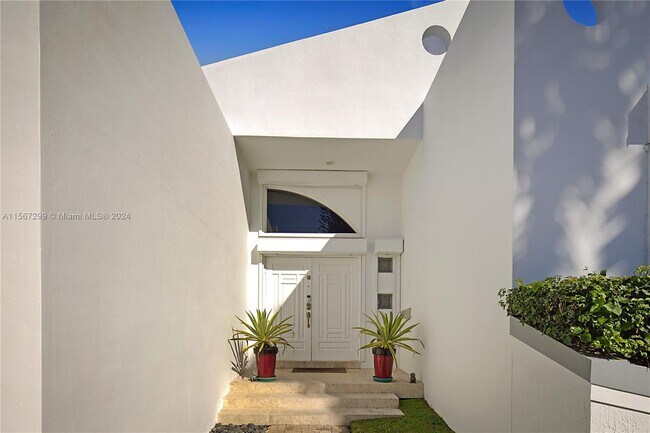 Building Photo - 8919 Byron Ave