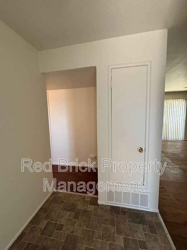 Foto del edificio - 1143 E Alexander Ave