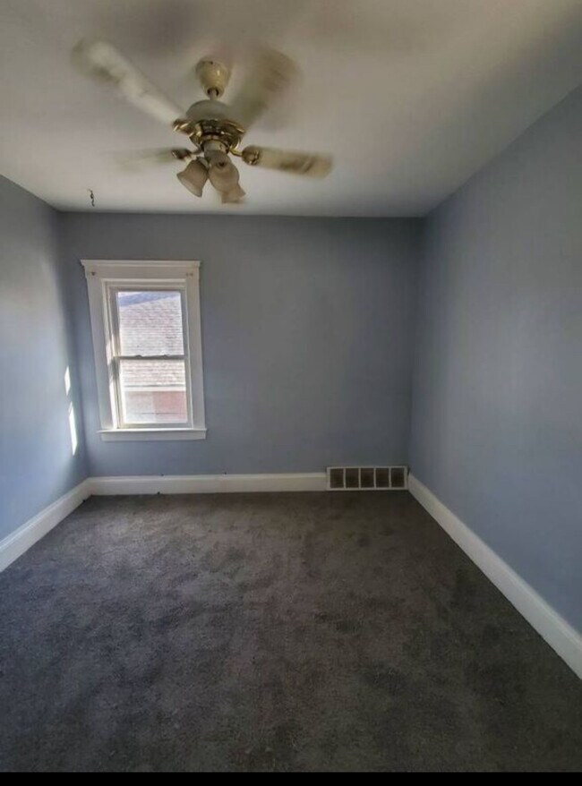 Foto del edificio - 7126 Camden Ave