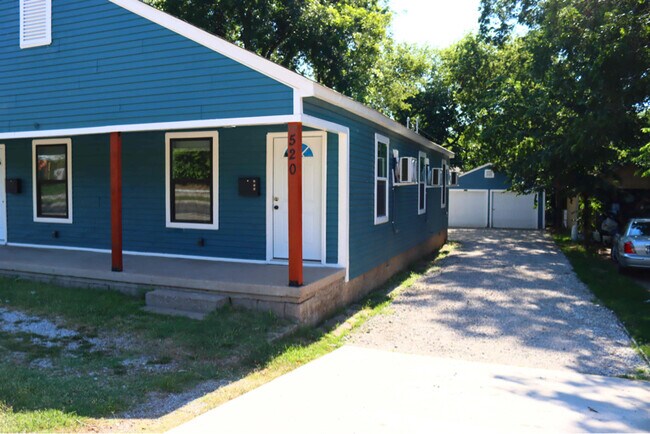 Building Photo - 520 N Harvard Ave