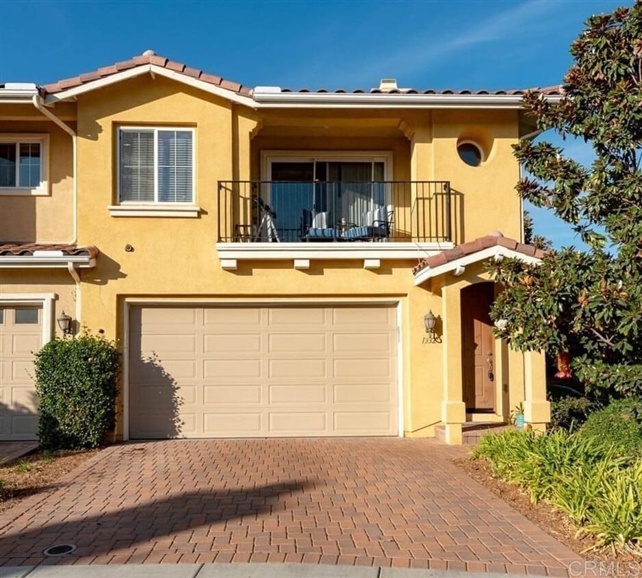Primary Photo - Large 2 Bedroom 2 Bath Open Concept Vista ...