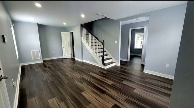 Foto del edificio - 732 E Gladstone Ave