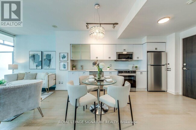 Building Photo - 33 Charles St E