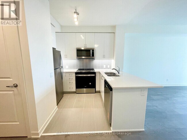 Photo du bâtiment - 4955-4955 Yonge St