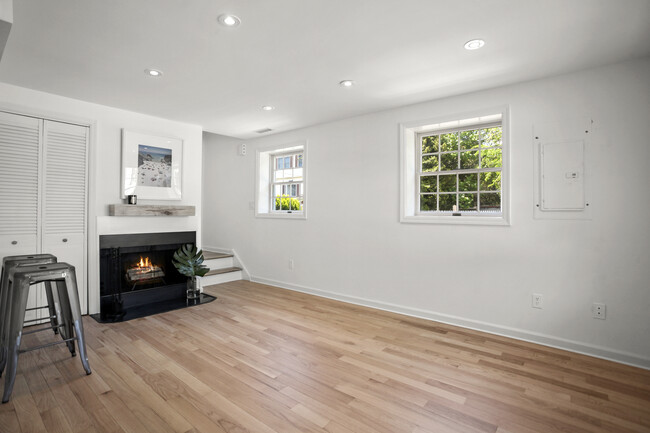 Building Photo - 45 Cos Cob Ave