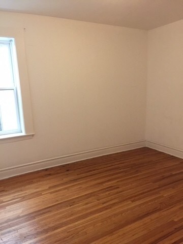 Building Photo - 5946 N Talman Ave