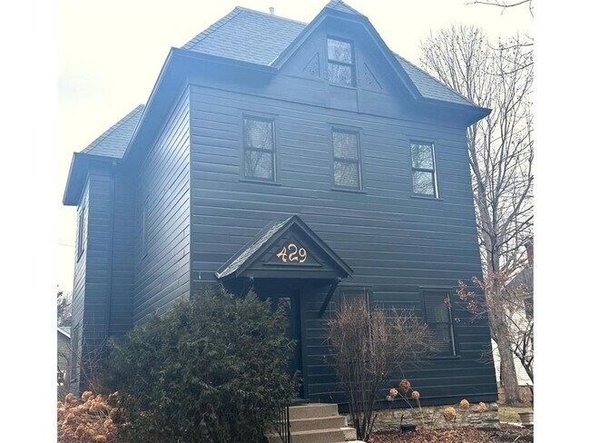 Building Photo - 429 Holly Ave